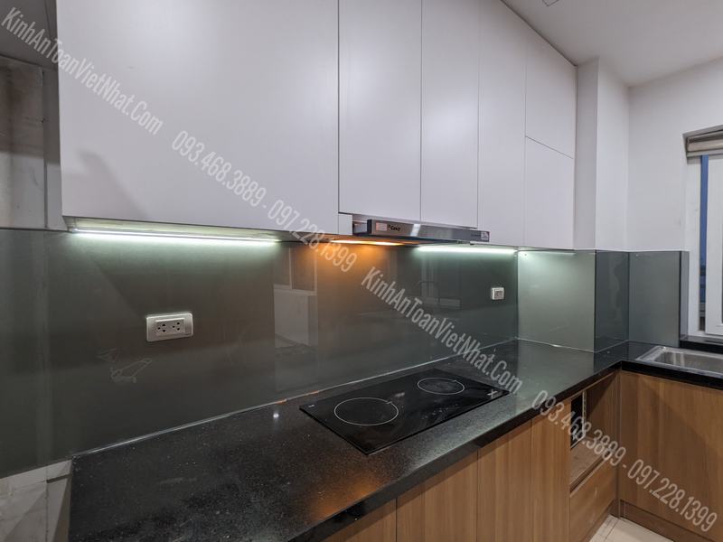 CTTB Kính Ốp Bếp màu Nhũ Thiếc thi công tại Vũ Trọng Phụng – Hoàng Mai