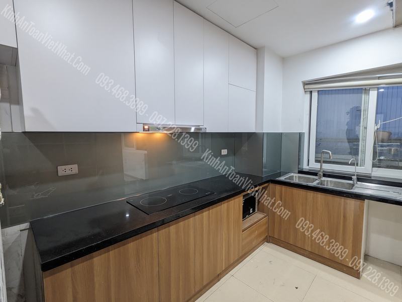 CTTB Kính Ốp Bếp màu Nhũ Thiếc thi công tại Vũ Trọng Phụng – Hoàng Mai