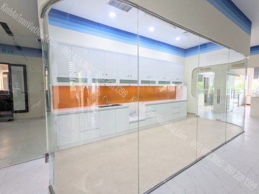 CTTB Kính Ốp Bếp màu Vàng Nghệ thi công tại Hoàng Ngân – Cầu Giấy