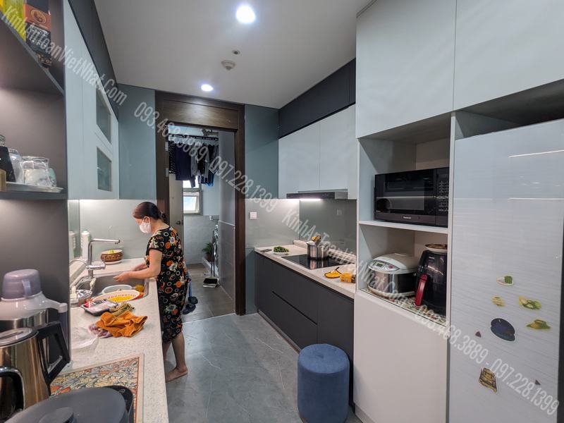 CTTB Kính Ốp Bếp màu Nhũ Bạc 03 lắp đặt tại Hà Đông