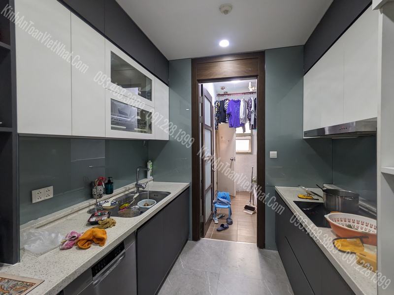 CTTB Kính Ốp Bếp màu Nhũ Bạc 03 lắp đặt tại Hà Đông