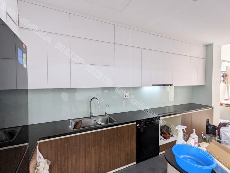 CTTB Kính Ốp Bếp màu Trắng Sữa Kim Sa lắp đặt tại Tecco Thanh Trì - Hà Nội