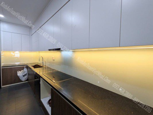 CTTB Kính Ốp Bếp màu Trắng Sữa Kim Sa lắp đặt tại Tecco Thanh Trì - Hà Nội