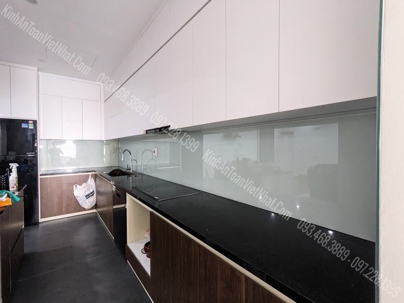 CTTB Kính Ốp Bếp màu Trắng Sữa Kim Sa lắp đặt tại Tecco Thanh Trì - Hà Nội