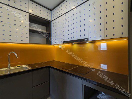 CTTB Kính Ốp Bếp màu Kim Sa Cam Vàng lắp đặt tại Mỗ Lao – Hà Đông