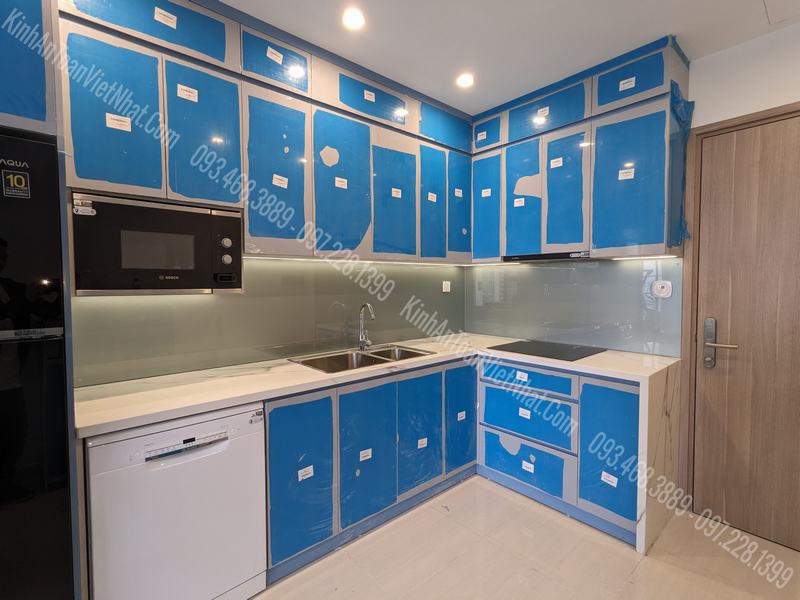 CTTB Kính Ốp Bếp màu Nhũ Thiếc 02 lắp đặt Tại Tây Mỗ