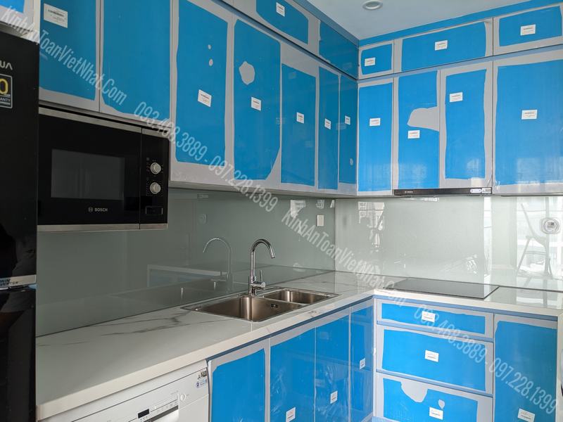 CTTB Kính Ốp Bếp màu Nhũ Thiếc 02 lắp đặt Tại Tây Mỗ