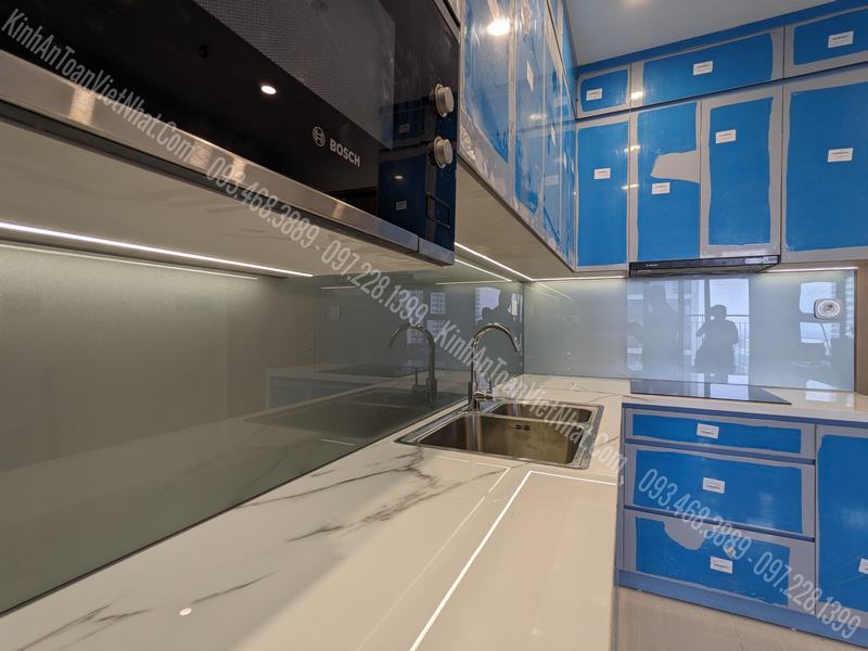 CTTB Kính Ốp Bếp màu Nhũ Thiếc 02 lắp đặt Tại Tây Mỗ