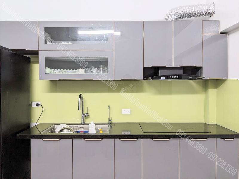 CTTB Kính Ốp Bếp màu Kem lắp đặt tại Đống Đa