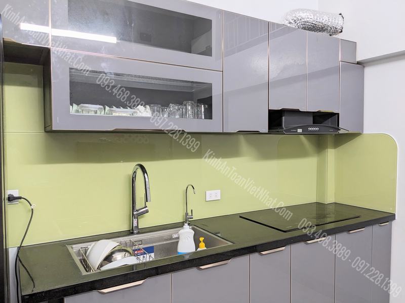 CTTB Kính Ốp Bếp màu Kem lắp đặt tại Đống Đa