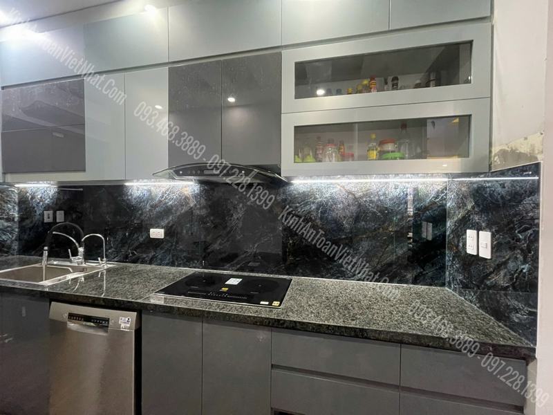 CTTB Kính Ốp Bếp 3D Vân Đá lắp đặt tại 96 Định Công – Hoàng Mai