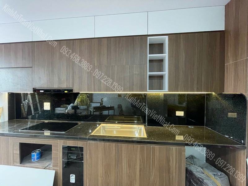 CTTB Kính Ốp Bếp màu Kim Sa Đen lắp đặt tại Miếu Đầm – Nam Từ Liêm