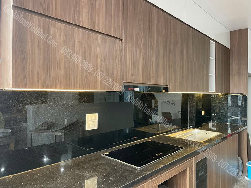 CTTB Kính Ốp Bếp màu Kim Sa Đen lắp đặt tại Miếu Đầm – Nam Từ Liêm