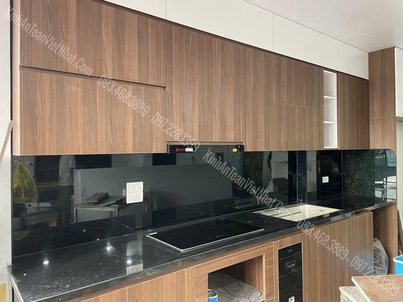 CTTB Kính Ốp Bếp màu Kim Sa Đen lắp đặt tại Miếu Đầm – Nam Từ Liêm