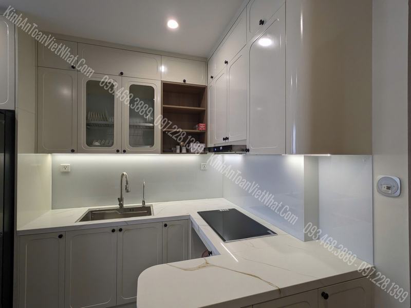 CTTB Kính Ốp Bếp màu Trắng Sữa Siêu Trong lắp đặt tại S102 Vinhome Ocean Park – Gia Lâm