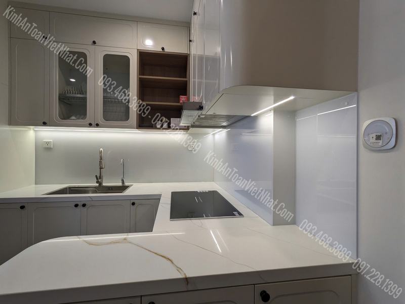  CTTB Kính Ốp Bếp màu Trắng Sữa Siêu Trong lắp đặt tại S102 Vinhome Ocean Park – Gia Lâm