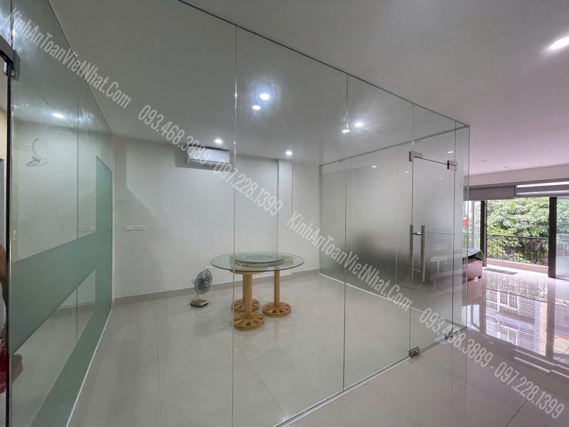 CTTB Vách Kính Cửa Thuỷ Lực lắp đặt tại Bạch Thái Bưởi – Hà Đông