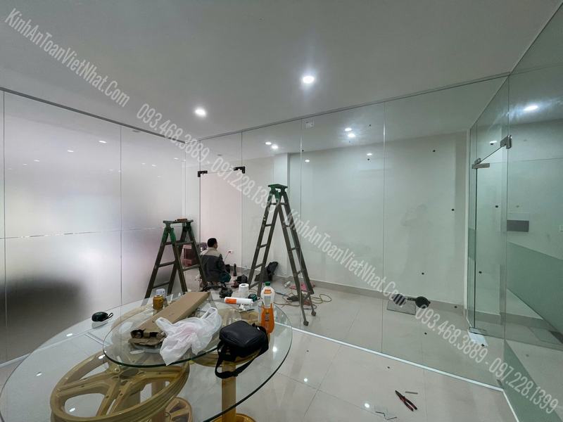 CTTB Vách Kính Cửa Thuỷ Lực lắp đặt tại Bạch Thái Bưởi – Hà Đông